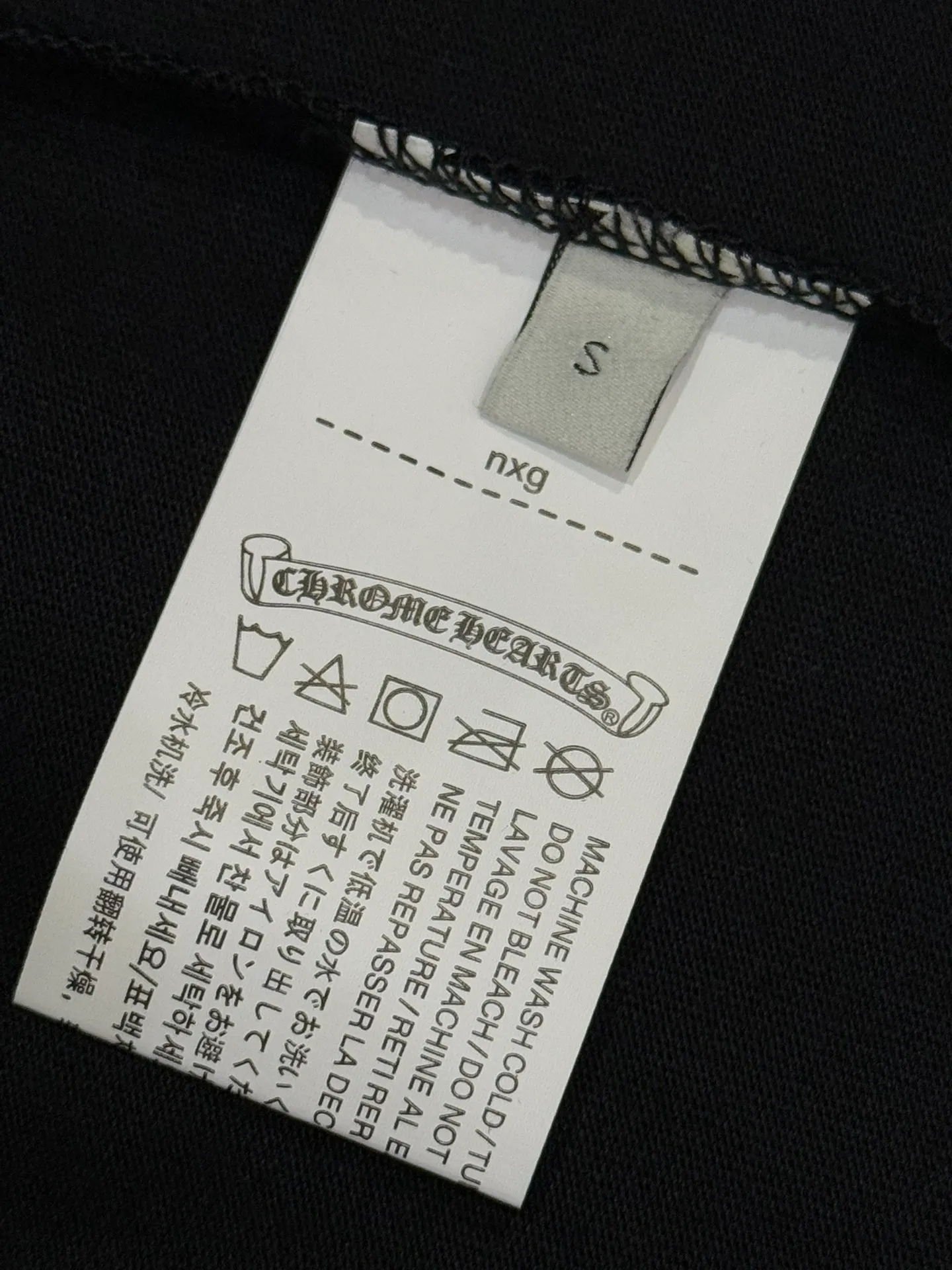 🅿️190 [High quality] Chrome hearts Chrome hearts 2025 new first release latest short-sleeved round neck T-shirt, high-end customization, avant-garde and fashionable design! The brand logo is applied to the front and back cuffs using 100,000 needle embroidery techniques. High-end customized 280g fabric. Soft to the touch. Comfortable to wear. Exquisite stitching. Fine workmanship. The upper body effect is incomparably handsome! Same style for men and women, color: white, black size: S to xL